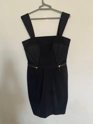 Qara rəngli, dizayn qısa don. Sinə hissəsi romb formalı naxışlarla