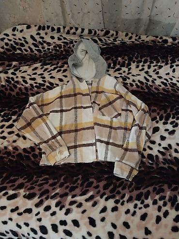 Cinslər: Geyim dəsti: açıq mavi cins şalvarlar və kapüşonlu köynək - 2 ədəd — 2