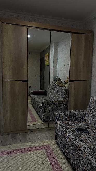 3 mertebe qab: 4 qapılı, Güzgülü, Qəhvəyi, Digər material, Açılan, Düz dolab — 1