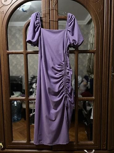 Bənövşəyi rəngdə qadın donu - Model: Puff qollu, kvadrat yoqa -