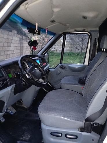 ford tourneo connect: Ford Transit yük furgonu - Gövdə: Ağ rəngli qapalı furgon, yan — 8