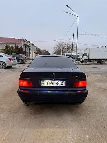 kredit masin 07: BMW 3 Series E36 sedan, tünd mavi rəng. - Kuzov: 4 qapı, idman üslublu — 5