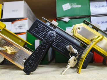 Qapı kilidi və dəstək tutacaqları dəsti - Xarici və daxili qapılar