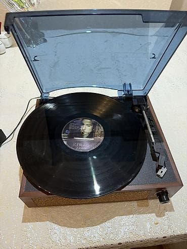 Vinil pleyer / qrammofon - Klassik taxta korpus və şəffaf tozqalxan — 2