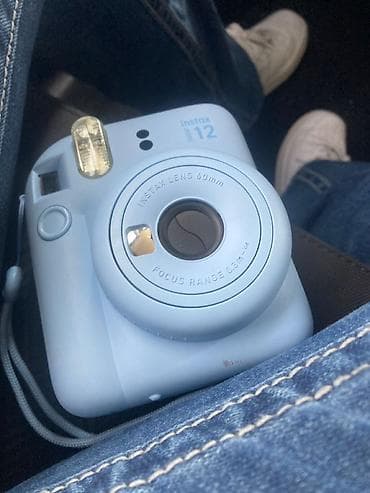 Fujifilm Instax mini 12 ani fotoaparatı – mavi rəng. Xüsusiyyətlər: -