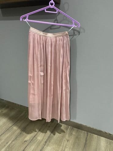 Женская одежда: Zərif plise dizaynlı, açıq çəhrayı rəngli midi ətək. Yüngül parça — 1