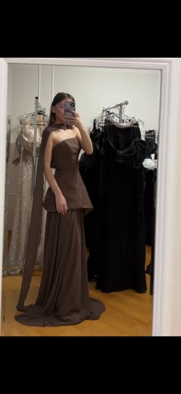 Platiya bir dəfə geyilib 120 azn e satılır S-XS razmerdir