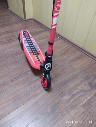 гироскутеры 8 дюймов: Электронный самокат. Новый! Скорость 40-50 км/ч. Зарядки хватает на — 1