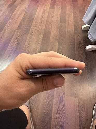 se pro: IPhone SE 2020, 64 GB, Qara, Barmaq izi — 5