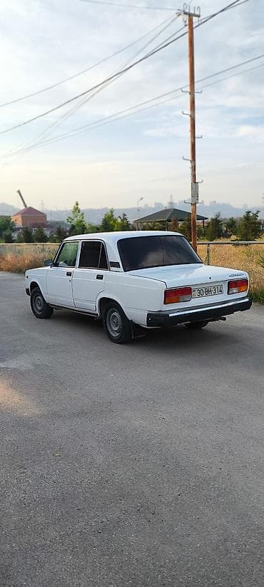 baqaj toru: VAZ 2107, ağ rəng, 4 qapılı sedan. Xüsusiyyətlər: - Klassik “Jiquli” — 3