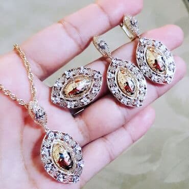 sirqalar qizil: Dəstə daxildir: Üzük, Sep, Sırğa, Sarı qızıl, 585 Əyar, 14 g — 1