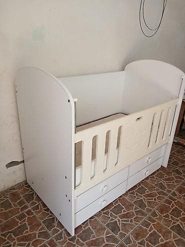 Oğlan və qız üçün, Dördbucaq, Beşik, Matras ilə, Yellənmə mexanizmsiz