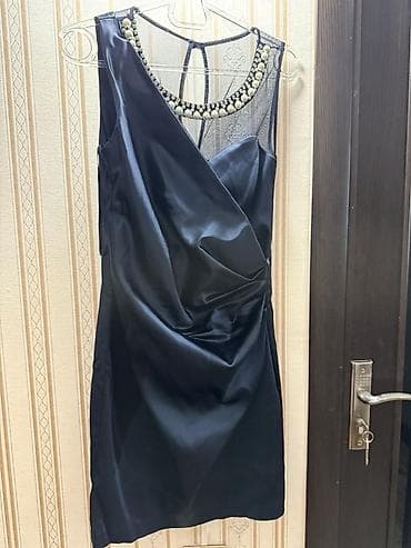 Qara, zərif kokteyl donu. S razmer. cəmi 1 dəfə getinilib fotosessiya