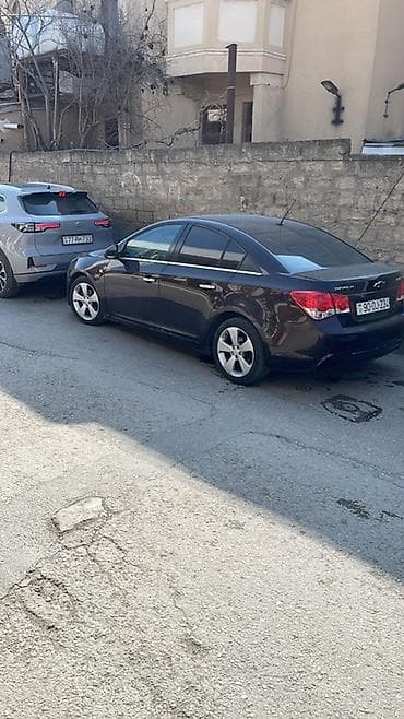 2106 salon: Chevrolet Cruze sedan - Kuzov: sedan, qara/şokolad rəng tonunda - — 3