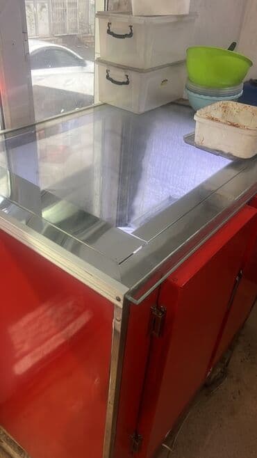 qara soyuducu: Peşəkar soyuducu vitrin – qırmızı korpuslu, üstü şüşə iş səthi ilə — 4