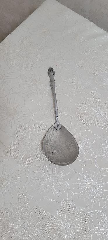 qab qaşıq: Metal qaşıq – dekorativ oyma naxışlı - Material: metal (gümüşü rəng) — 3