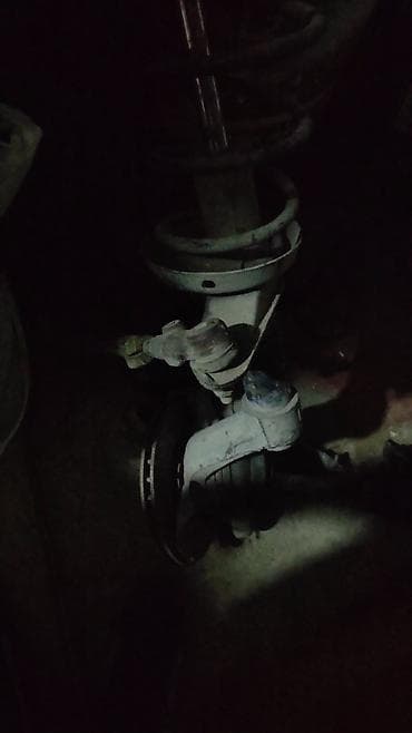 Avtomobil ön asma komplekti – amortizator rəfi (stoyka), spirallı yay