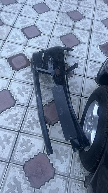 çeşka buferi: Ön, Mercedes-Benz W204, 2013 il, Almaniya, Ünvandan götürmə — 2