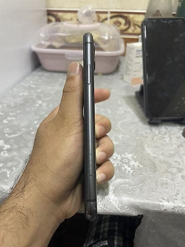 apple imac: IPhone 11, 64 GB, Qara, Face ID — 3
