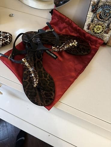 Tuflilər: Dolce & Gabbana qadın sandaleti - Model: T‑strap zəncirli — 3