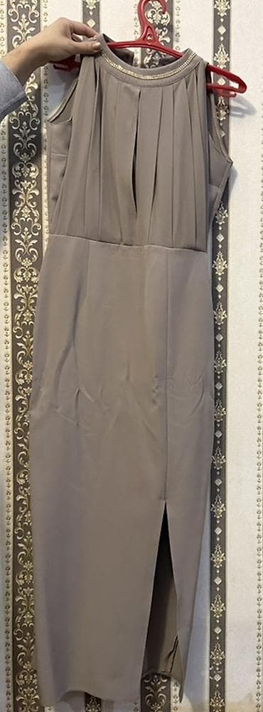 Zərif ziyafət/gecə donu - Rəng: taupe/boz-bej - Model: qolsuz, qələm