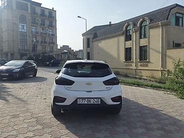 chevrolet salon: Chevrolet Cruze Hatchback (ağ rəng) - Kuzov: 5 qapılı hatchback — 4