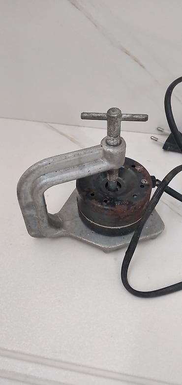 Metal karkaslı, elektriklə qızdırılan muncuq/başlıq presi. - Masaüstü
