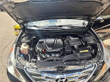 e 3 2: Hyundai Sonata – qara rəngli, elegant sedan Xüsusiyyətlər: - Kuzov: 4 — 4