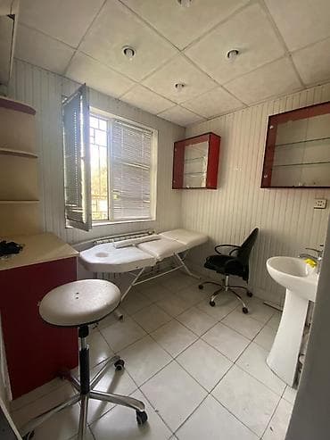 📍 Neftçilər metrosunun yaxınlığında 5 mərtəbəli binanın 1-ci