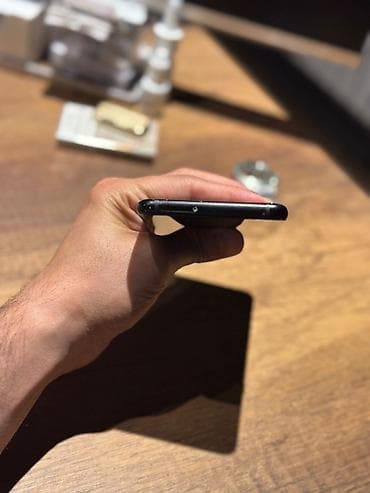 apple 5 s: Samsung Galaxy A8 2018, 32 GB, rəng - Qara, İki sim kartlı — 4