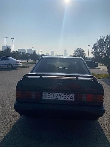 motoblok kreditle satisi: Mercedes-Benz 190 (W201) modelinə aid qara rəngli sedan avtomobili — 5