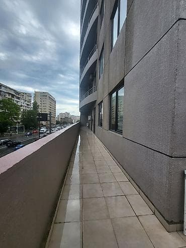 Kirayə mənzillər: Abu Arenanın binasında 3 otaqlı menzil.157 kv.2 sanuzeli var.Merkəzi — 9