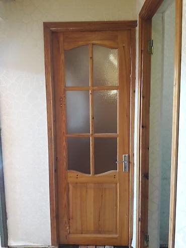 Taxta şüşəli otaq qapısı - Material: təbii ağac çərçivə və panel