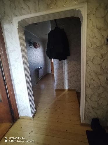 şüşəli masa: Mebel dəsti – klassik üslub Qonaq otağı: - Açıq krem rəngli vitrin — 9