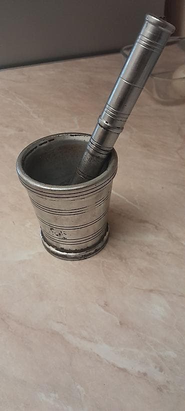 güm: Metal havan və döyəç - Material: tökmə metal (ağ rəngli ərinti), sıx — 3