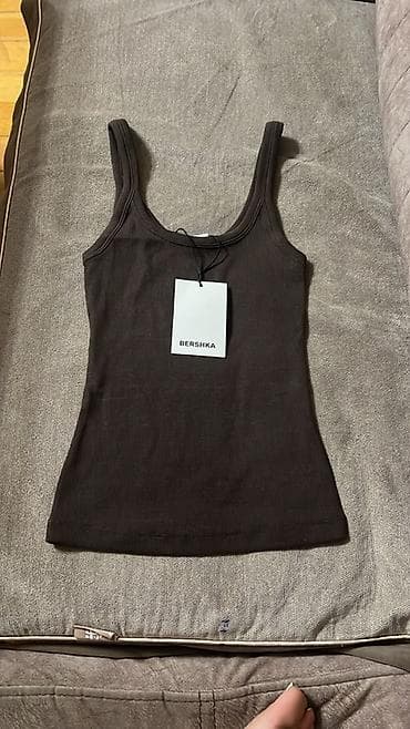 Bershka dan alınıb. Heç geyinilməyib, etiketi bele üstündədir. S