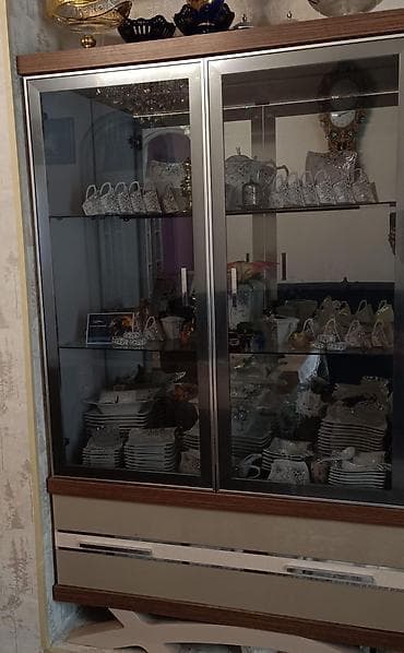 acar dest: Mebel dəsti Tərkib: - Vitrin şkafı: ikiqat şüşə qapılı, içi şüşə — 1