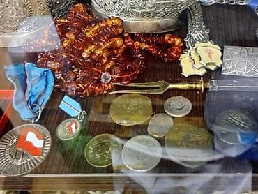 CD, DVD disklər və kassetlər: Antik əşyalar kolleksiyası – qarışıq lot Təsvir: - Bədii işləməli — 3