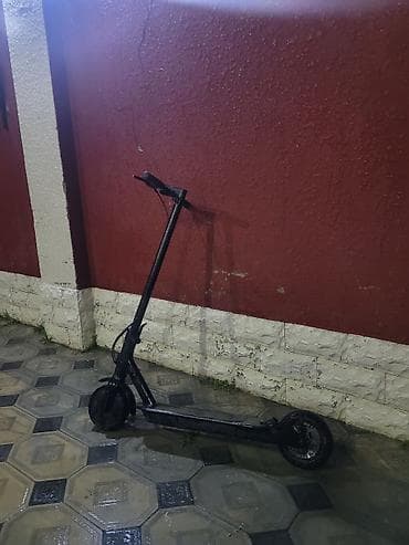 günlük velosiped: Elektrik skuter – qara rəngdə, şəhər daxili rahat hərəkət üçün — 1