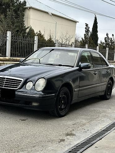 Mercedes-Benz E-Class: 2.2 l | 1999 il Sedan