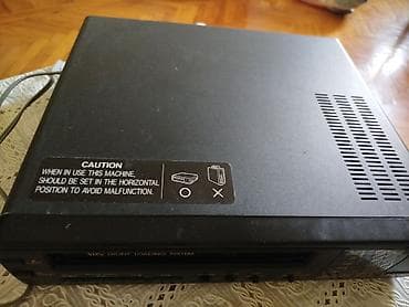Toshiba VHS video maqnitofon - Ön tərəfdən yüklənən VHS kaset sistemi