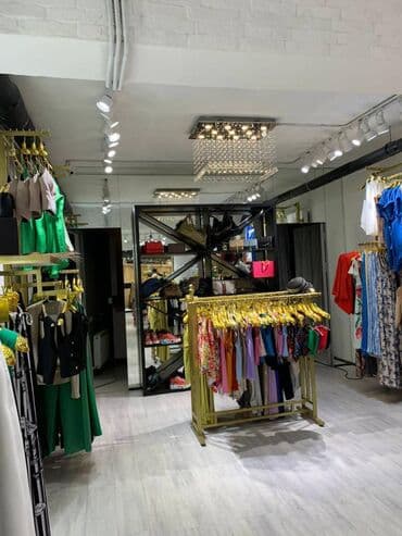 konteyner mağaza: 28may metrosunun yaxınlığında təmirli maqaza paltar ətir dükanı — 2