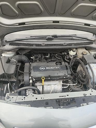 range rover on susesi: Opel Astra: 1.6 l | 2011 il 370000 km Sedan — 2