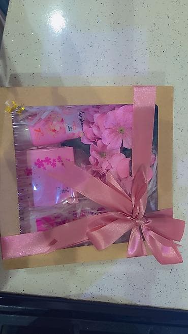 makyaj xoncasi: Hədiyyə qutusu – çəhrayı temalı 3lu bədən qulluğu seti Faberlic. Dəstə — 1