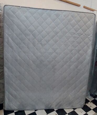 yorğan dosek: Viva sadə matras. Hündürlük 18 sm, tək nəfərlik 60 azn, iki nəfərlik — 4