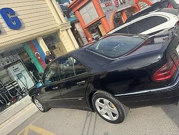 Mercedes-Benz E-Class: 2.4 l | 1998 il Sedan — 6