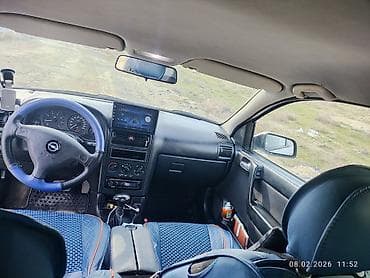 opeler: Model: Opel Astra G (hatchback) Kuzov: 5 qapı, gümüşü rəng Mühərrik — 10