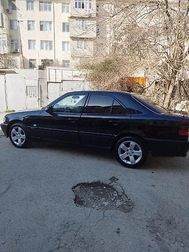 Mercedes-Benz 240: 2.4 л | 1998 г. Седан — 9