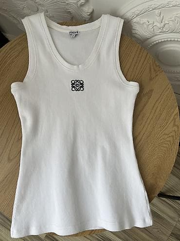 Bershka qadın T‑şörtü Hər biri 15 azn Berşka 10 azn - Rəng: açıq
