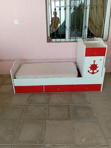 islenmis mebeler: Qız üçün, İşlənmiş, Çarpayı, Matras ilə, Siyirməli — 1